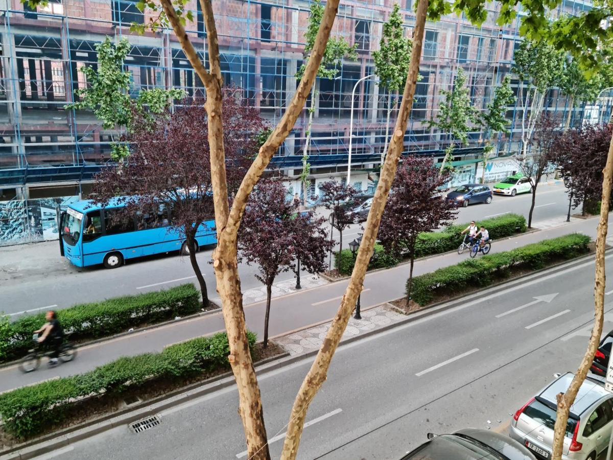2V1 - 21 Dhjetori Am Apartman Tirana Kültér fotó